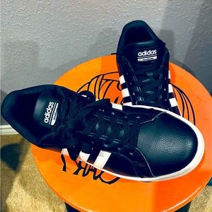 Women’s black, size 8 Adidas